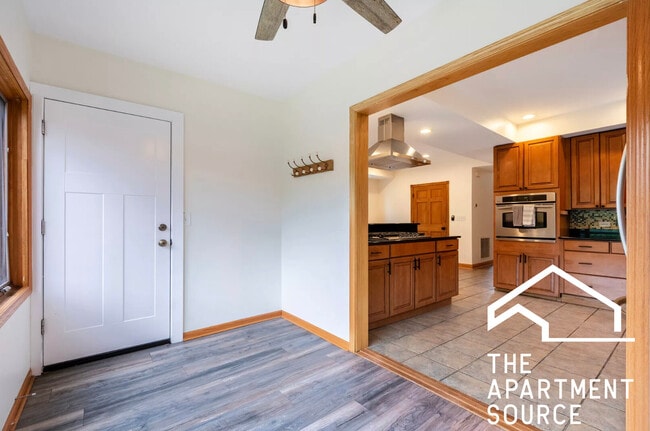 Foto del edificio - 3913 N Kenneth Ave