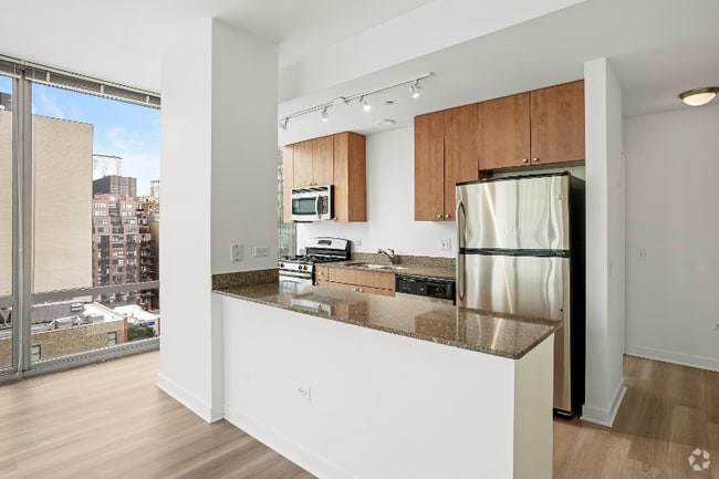 Building Photo - 720 S Clark St