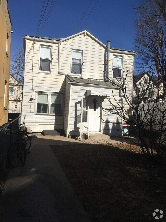 Building Photo - 137 W 27th St