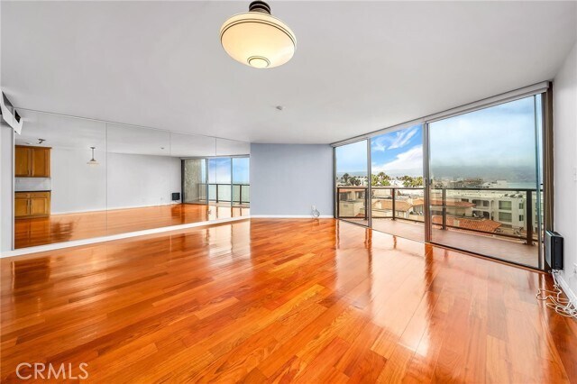 Building Photo - 531 Esplanade