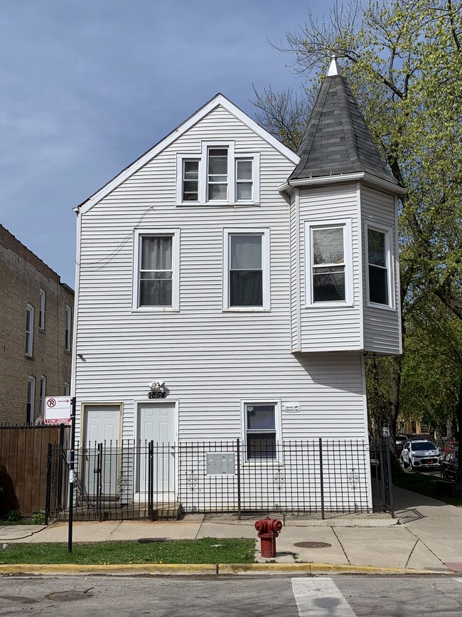 Front - 1854 N Kedvale Ave
