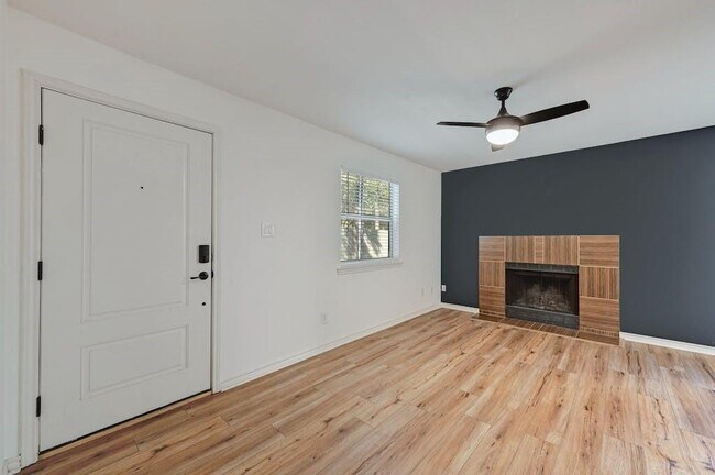 Foto del edificio - 6700 Cooper Ln