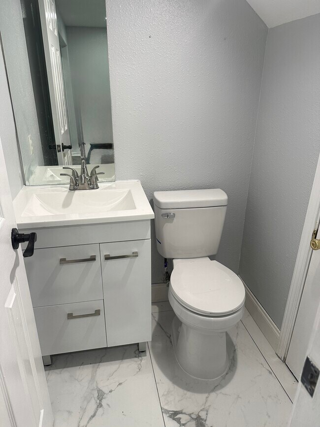 Building Photo - 6434 Tadlock Ln