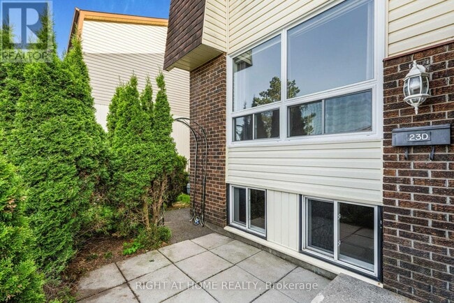Photo du bâtiment - 23D Forester Crescent