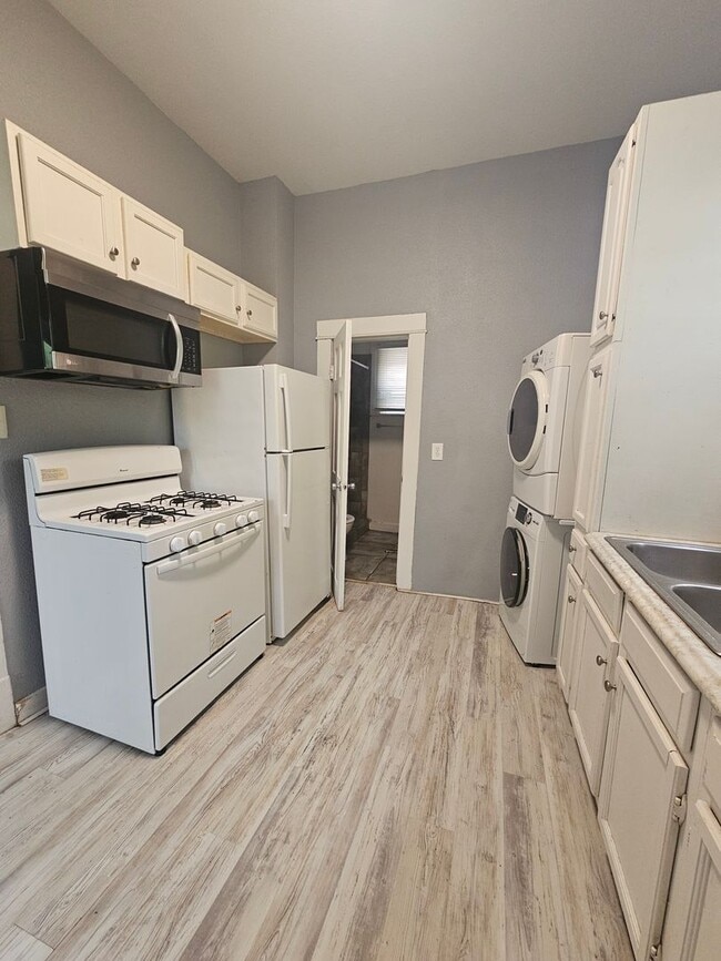 Building Photo - There is a $25 application fee and everyon...
