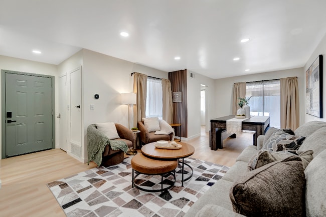 Building Photo - 1676 W Orangewood Ave