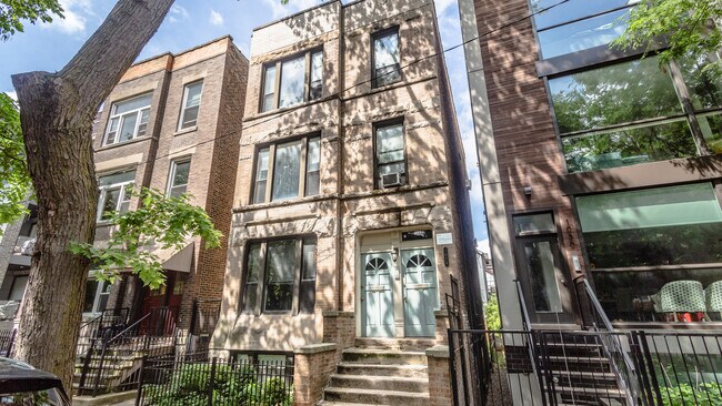 Building Photo - 1028 N Marshfield Ave
