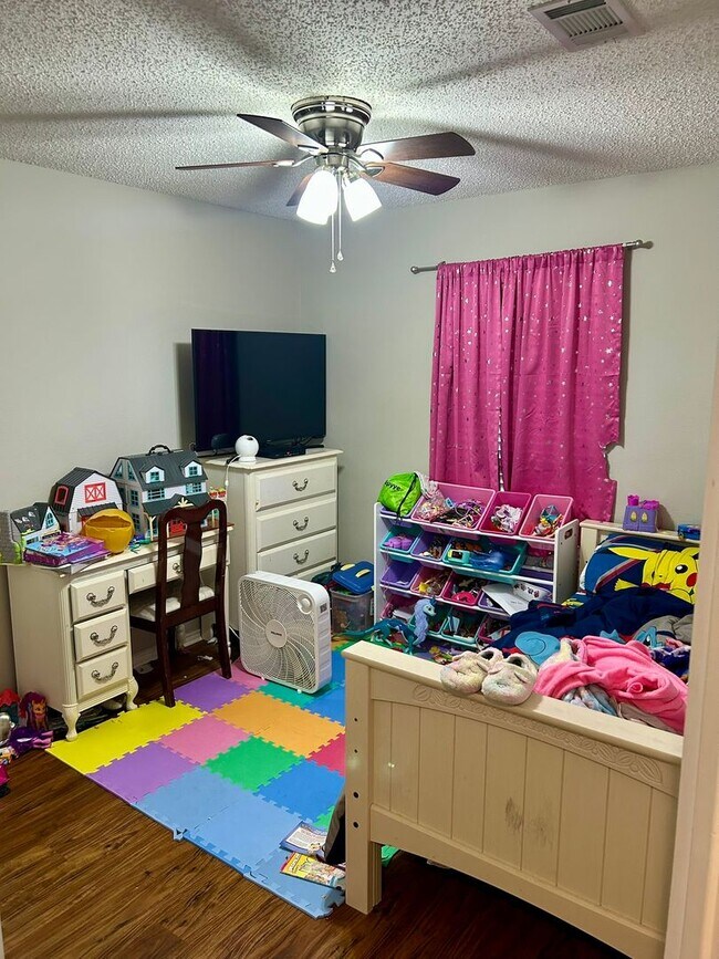 Foto del edificio - HOME AVAILABLE IN CENTRAL HEIGHTS!!! NO PE...