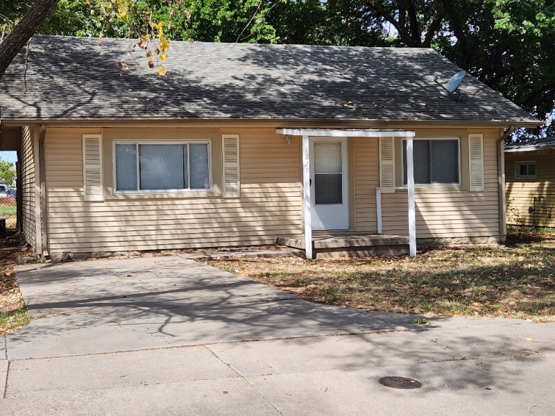 Foto principal - 1821 S Everett St