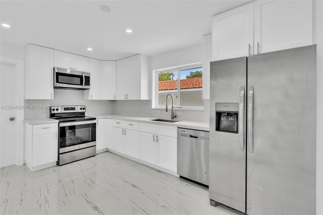 Building Photo - 8858 Harding Ave