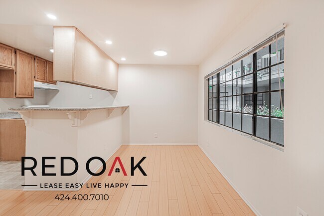Building Photo - 4651 Cahuenga Blvd