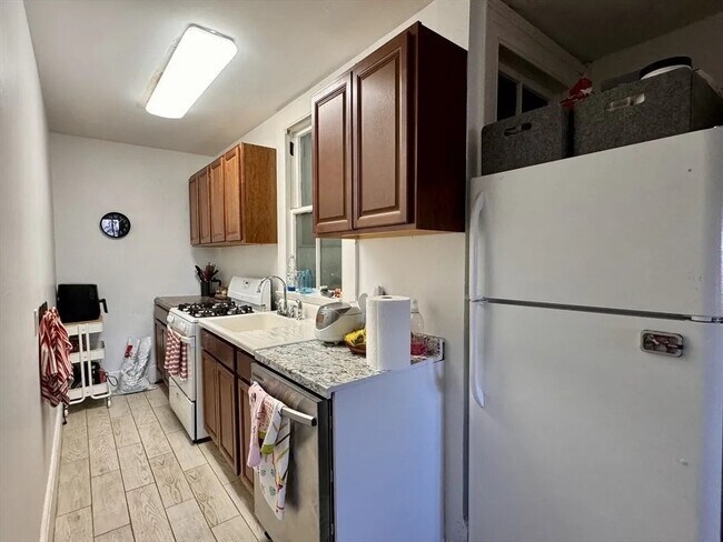 Building Photo - 456 Beacon St