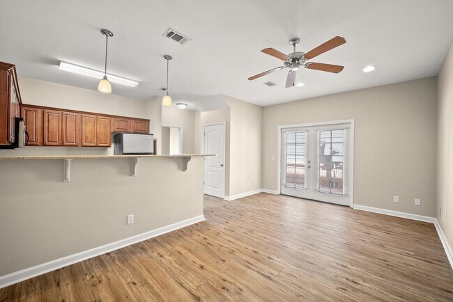 Foto del edificio - 720 Arbor Lake Dr