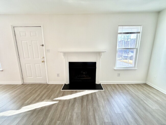 Building Photo - Gorgeous Updated Condo In Virginia Beach!