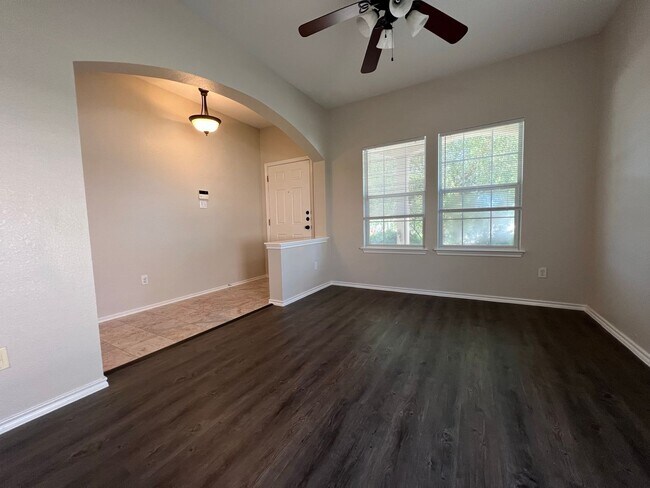 Building Photo - Great updated 3/2/2 home in Wildhorse Cree...