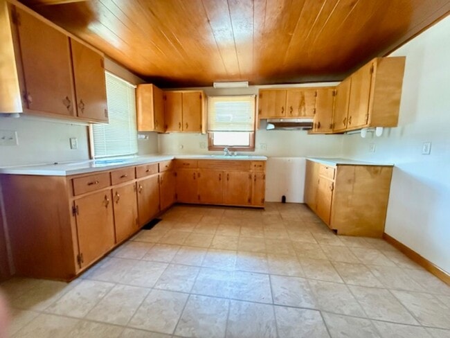 Building Photo - BELLVILLE - 2 Bedroom, Move-In Ready!