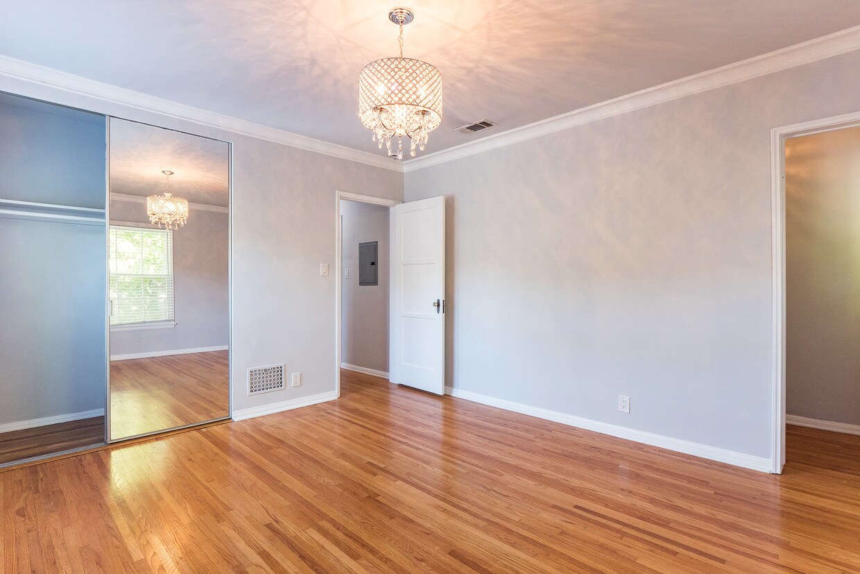 Primary Photo - 1263 N Crescent Heights Blvd