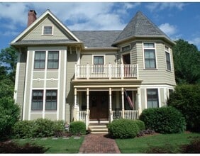 Building Photo - 176 Waltham St