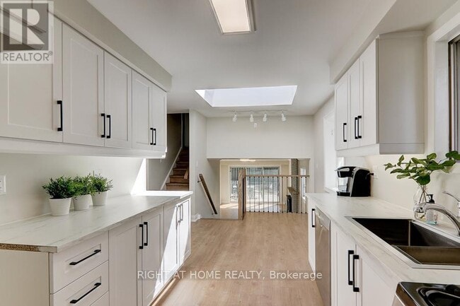 Building Photo - 2126 Varency Dr