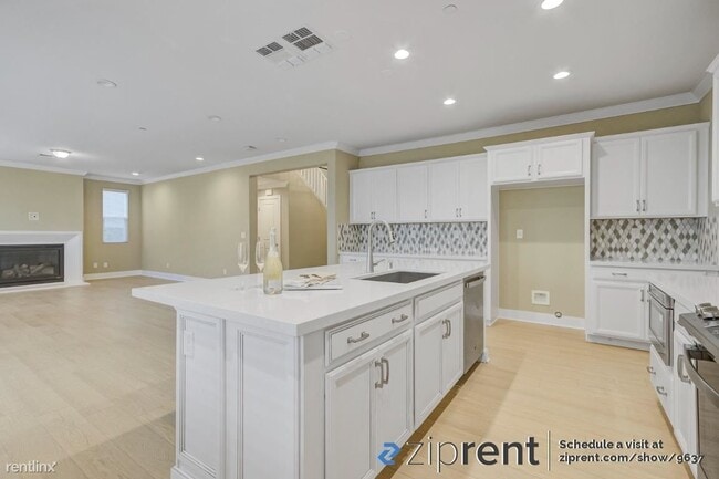 Building Photo - 4 br, 3.5 bath House - 778 Hydrangea Dr, V...