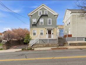 Building Photo - 194 Gano St