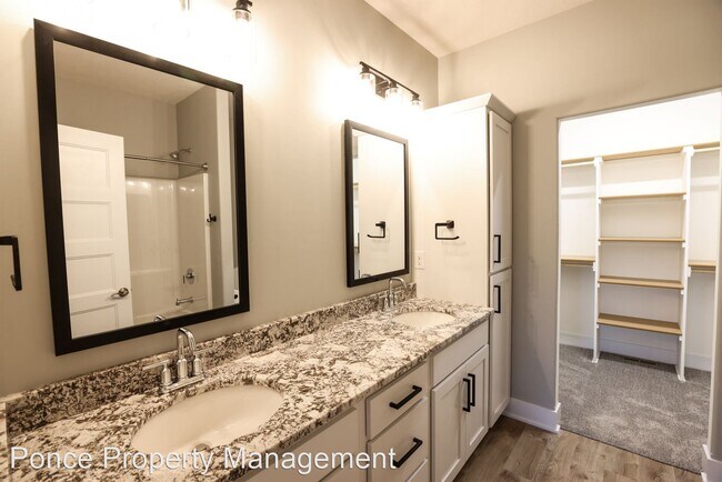Building Photo - 4 br, 3 bath House - 8611 S. 78th Street