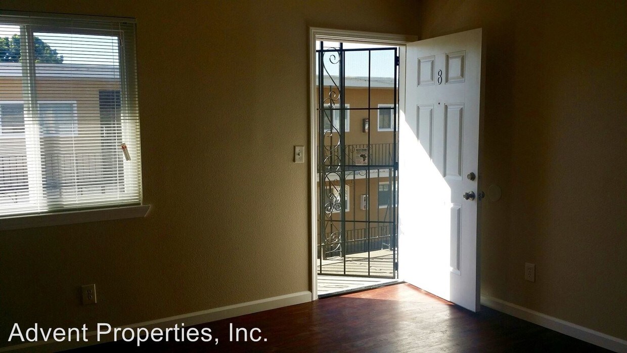 Foto principal - 7981 MacArthur Blvd