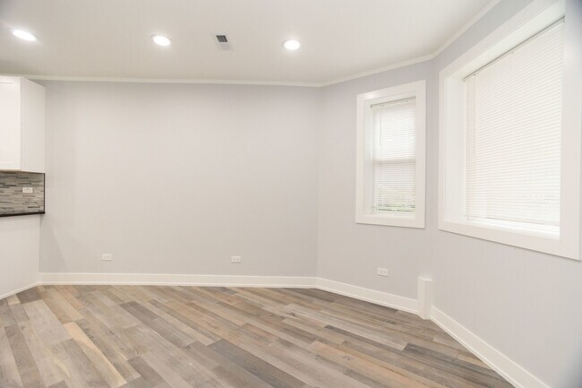 Foto del edificio - 2847 N Ridgeway Ave