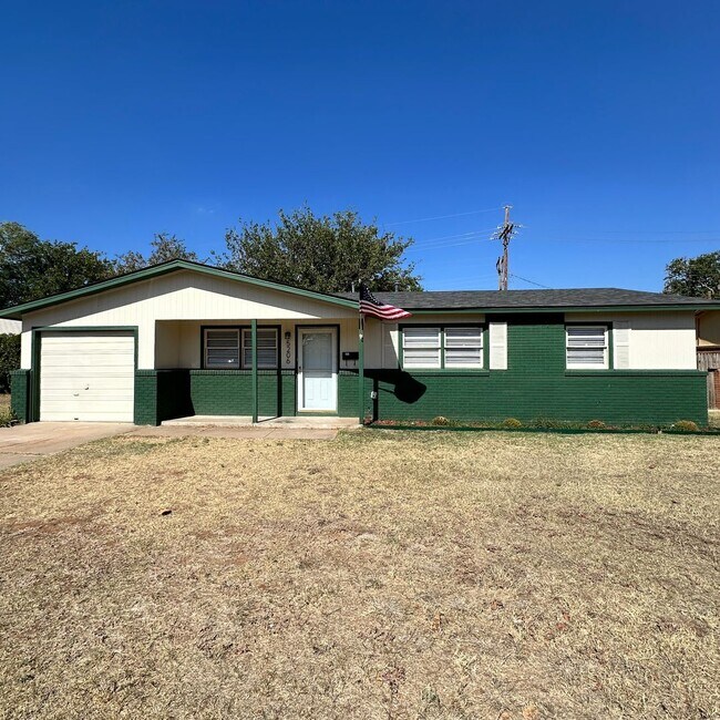 Foto del edificio - MOVE IN SPECIAL 1/2 OFF FIRST FULL MONTHS ...