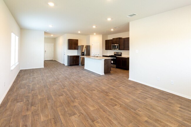 Foto del edificio - Like New Home, Tons of Space!!!