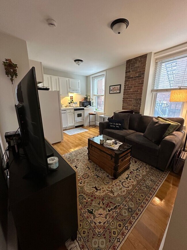 Building Photo - VERY NICE ONE BED IN NORTH END!!