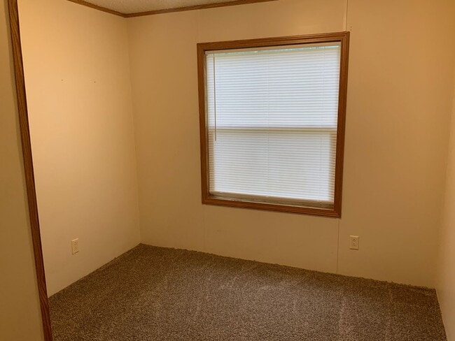 Building Photo - Country Living