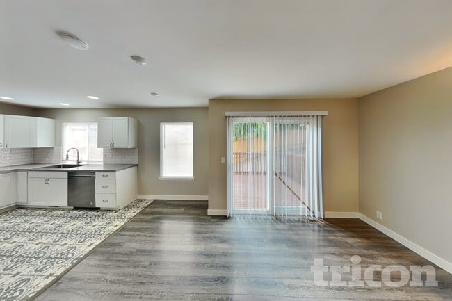 Building Photo - 2943 Lowren Loop