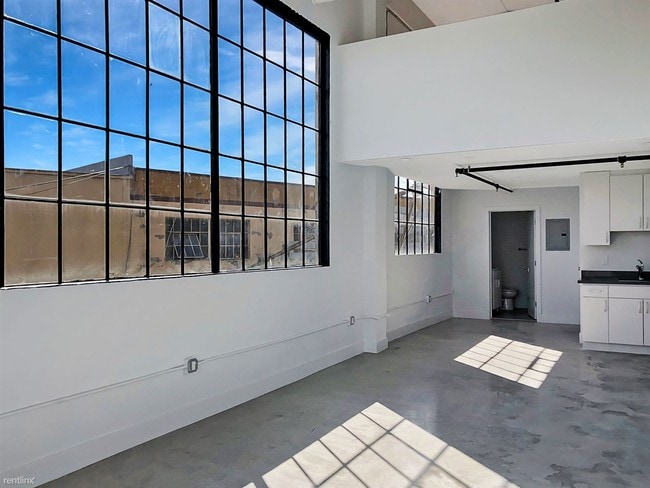Building Photo - 5725 International Blvd