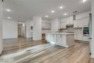 Building Photo - 2555 Hampton Rd