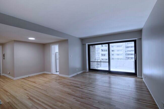 Building Photo - 3435 Rue Drummond