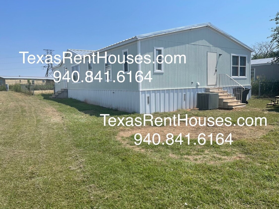 Primary Photo - Massive home ready for rent near Legacy Hi...