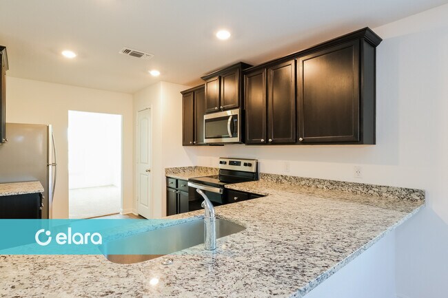 Foto del edificio - 517 SCARBOROUGH CV