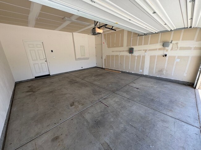 Building Photo - 918 W Sedona Ave