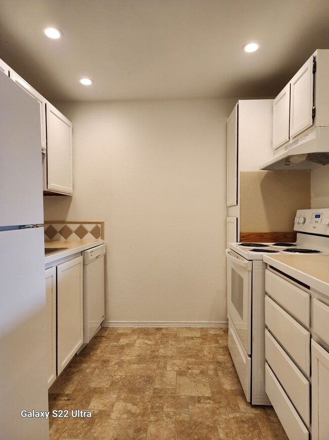 Building Photo - 3430 I St NE