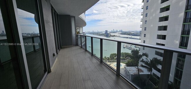 Foto del edificio - 488 NE 18th St