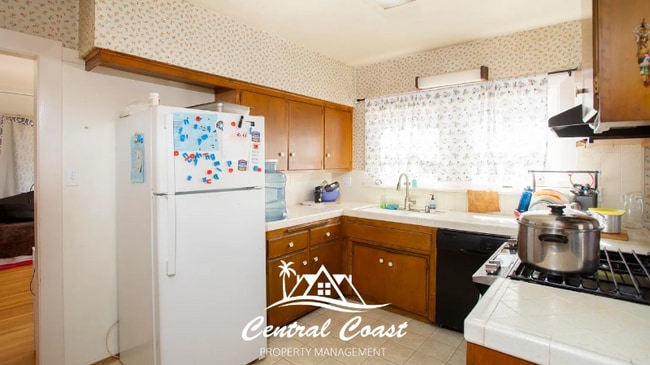 Building Photo - 0 E Cook St