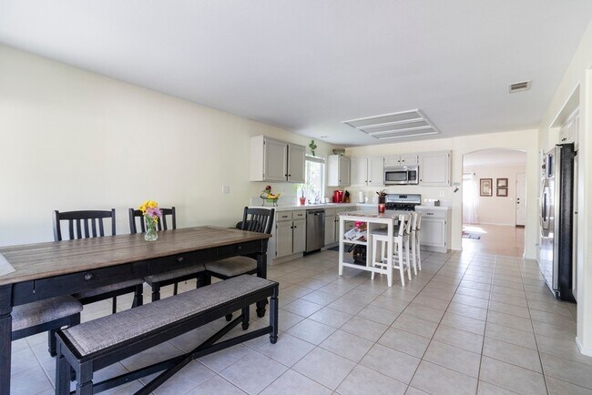 Building Photo - Small dogs alllowed . All appliance. Palom...