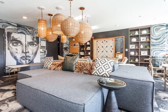 Interior Photo - 1122U