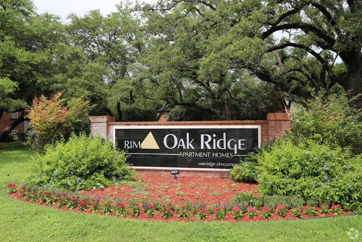 Primary Photo - Oak Ridge Apartments