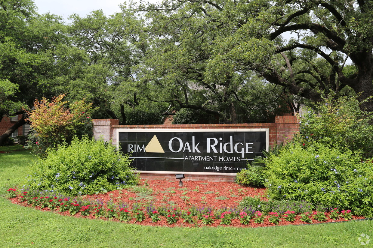 Foto principal - OakRidge Apartment Homes