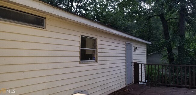 Building Photo - 145 Steele Dr