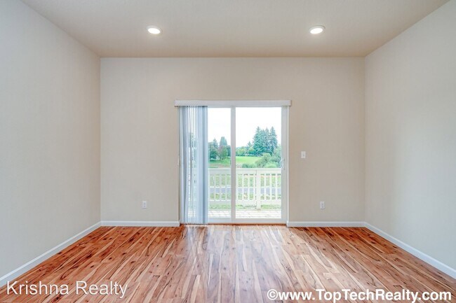 Foto del edificio - 3 br, 2.5 bath House - 15634 NW Snowbush Lane