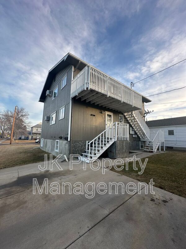 Building Photo - 1300 6th Ave S