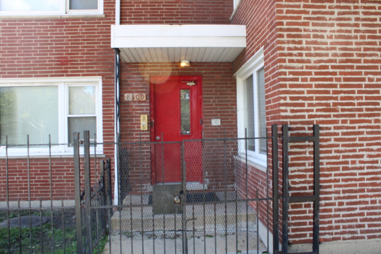 Primary Photo - 8300 S Vernon Ave